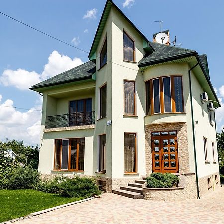 Sweet Home Hostel / Guest House Chernivtsi Exterior photo