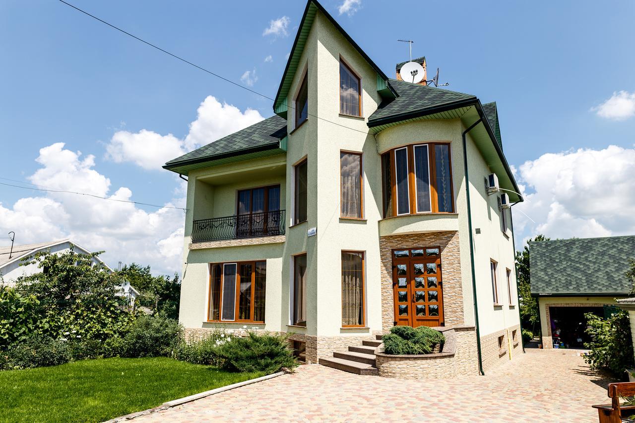 Sweet Home Hostel / Guest House Chernivtsi Exterior photo