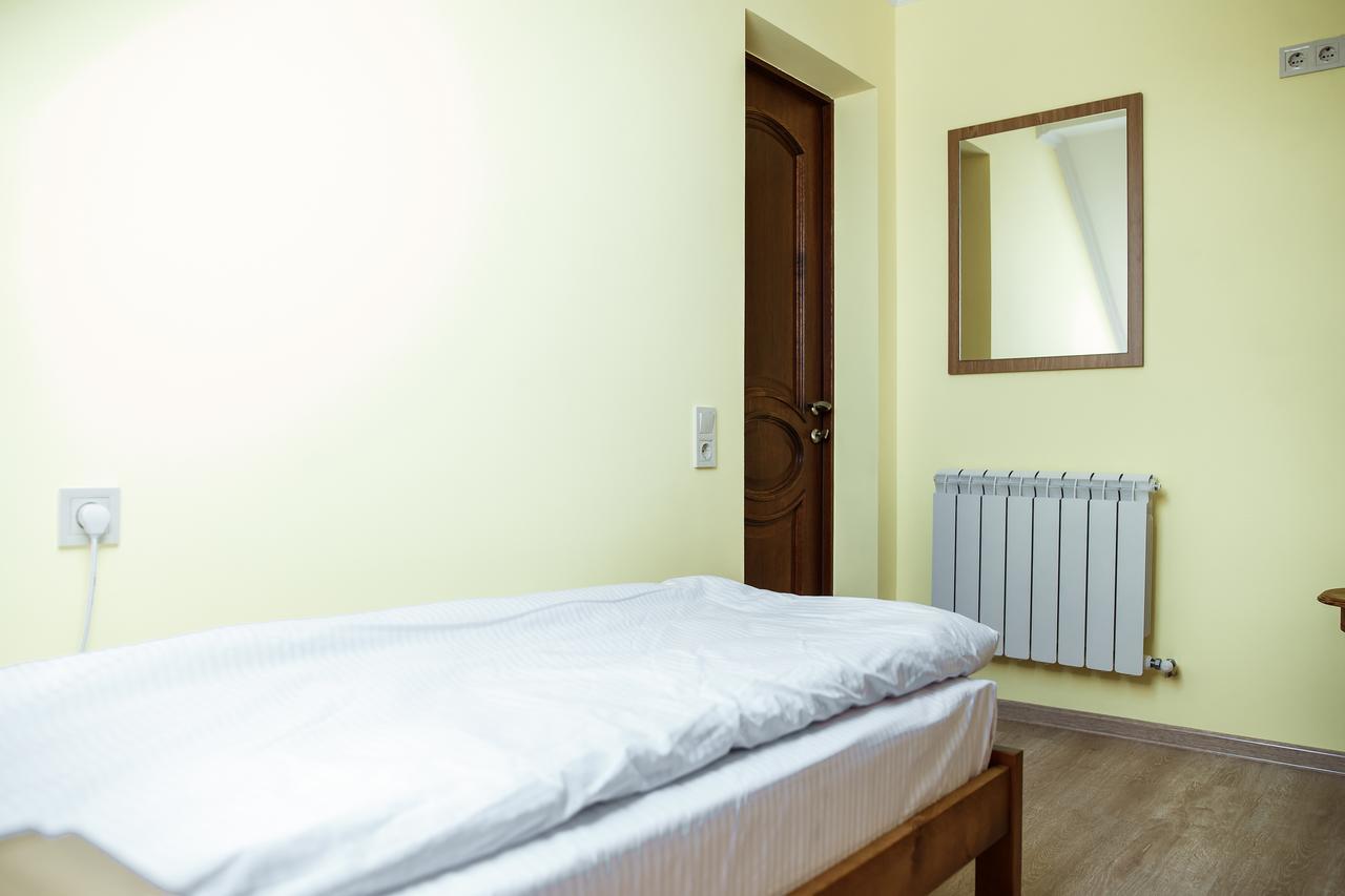 Sweet Home Hostel / Guest House Chernivtsi Exterior photo