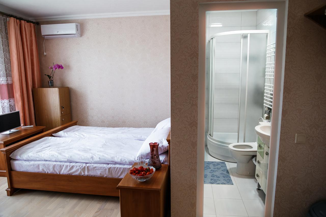 Sweet Home Hostel / Guest House Chernivtsi Exterior photo