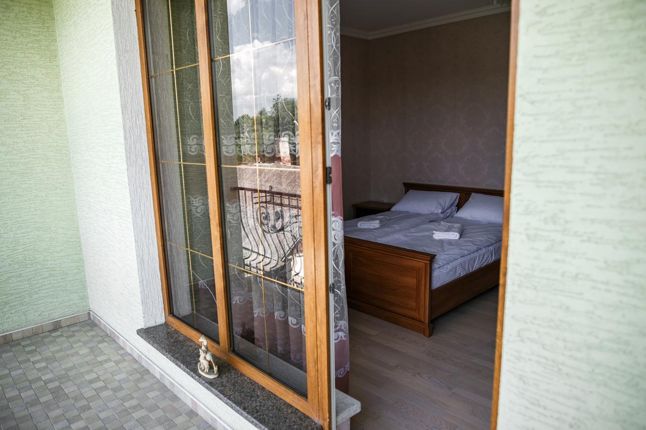 Sweet Home Hostel / Guest House Chernivtsi Exterior photo