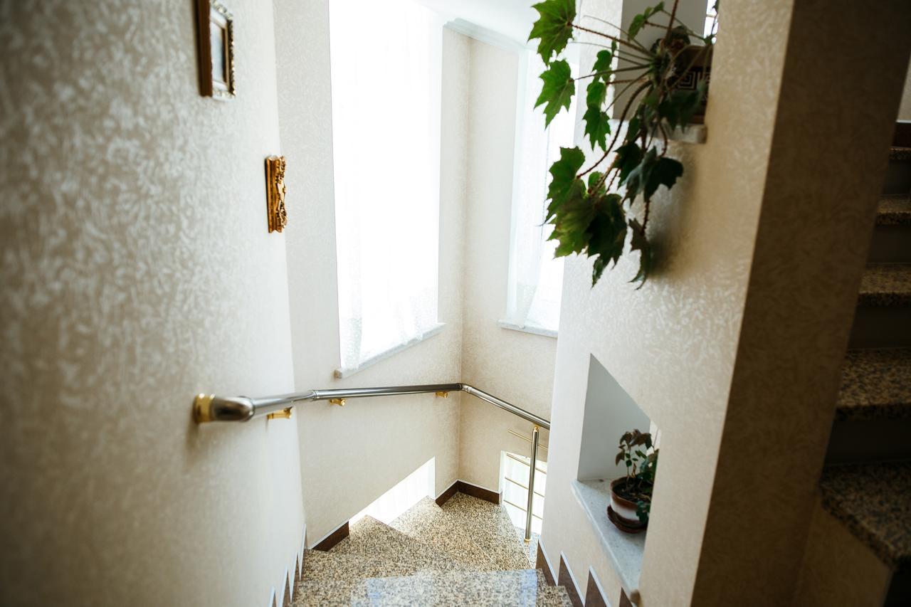 Sweet Home Hostel / Guest House Chernivtsi Exterior photo