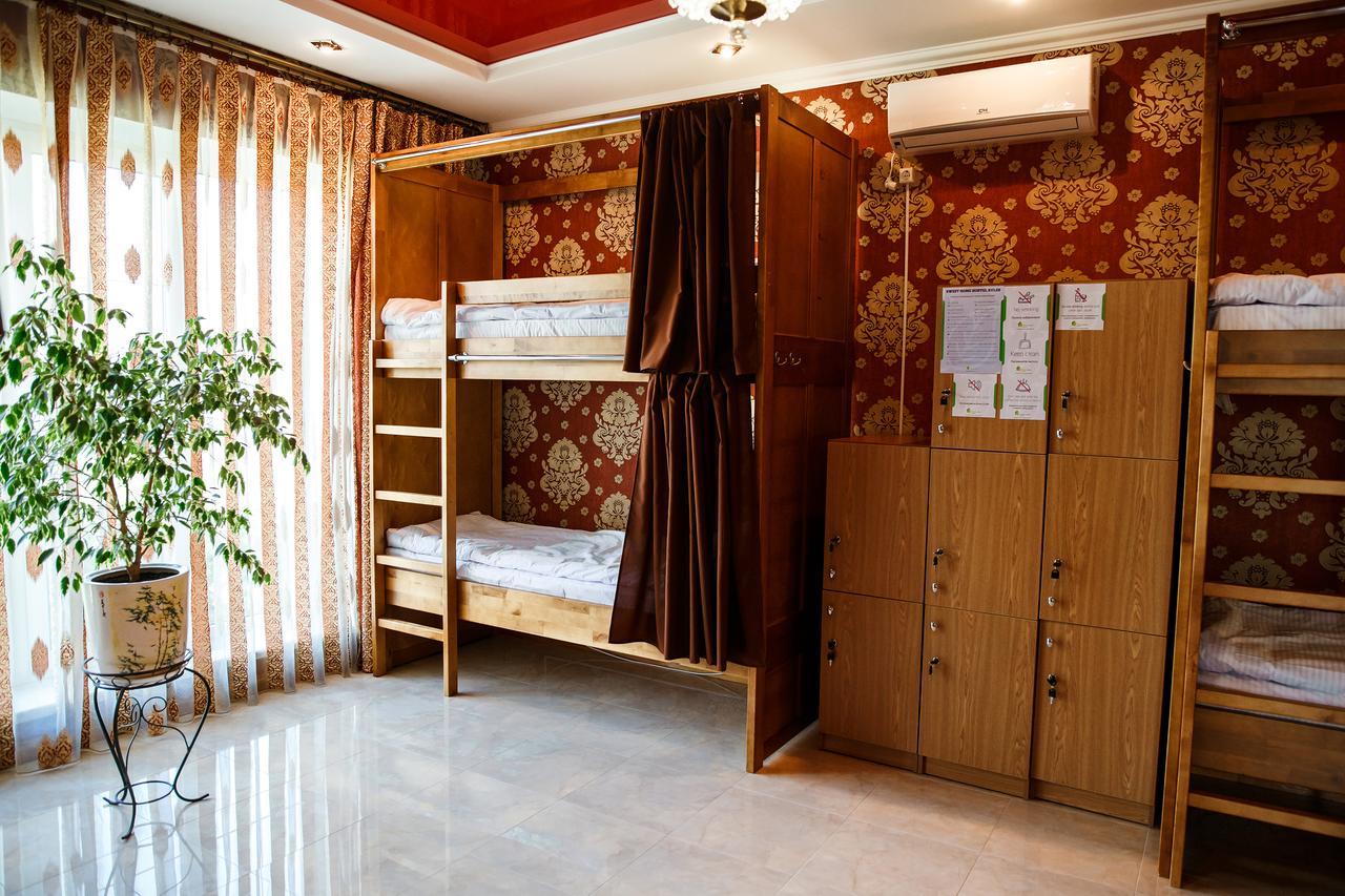 Sweet Home Hostel / Guest House Chernivtsi Exterior photo