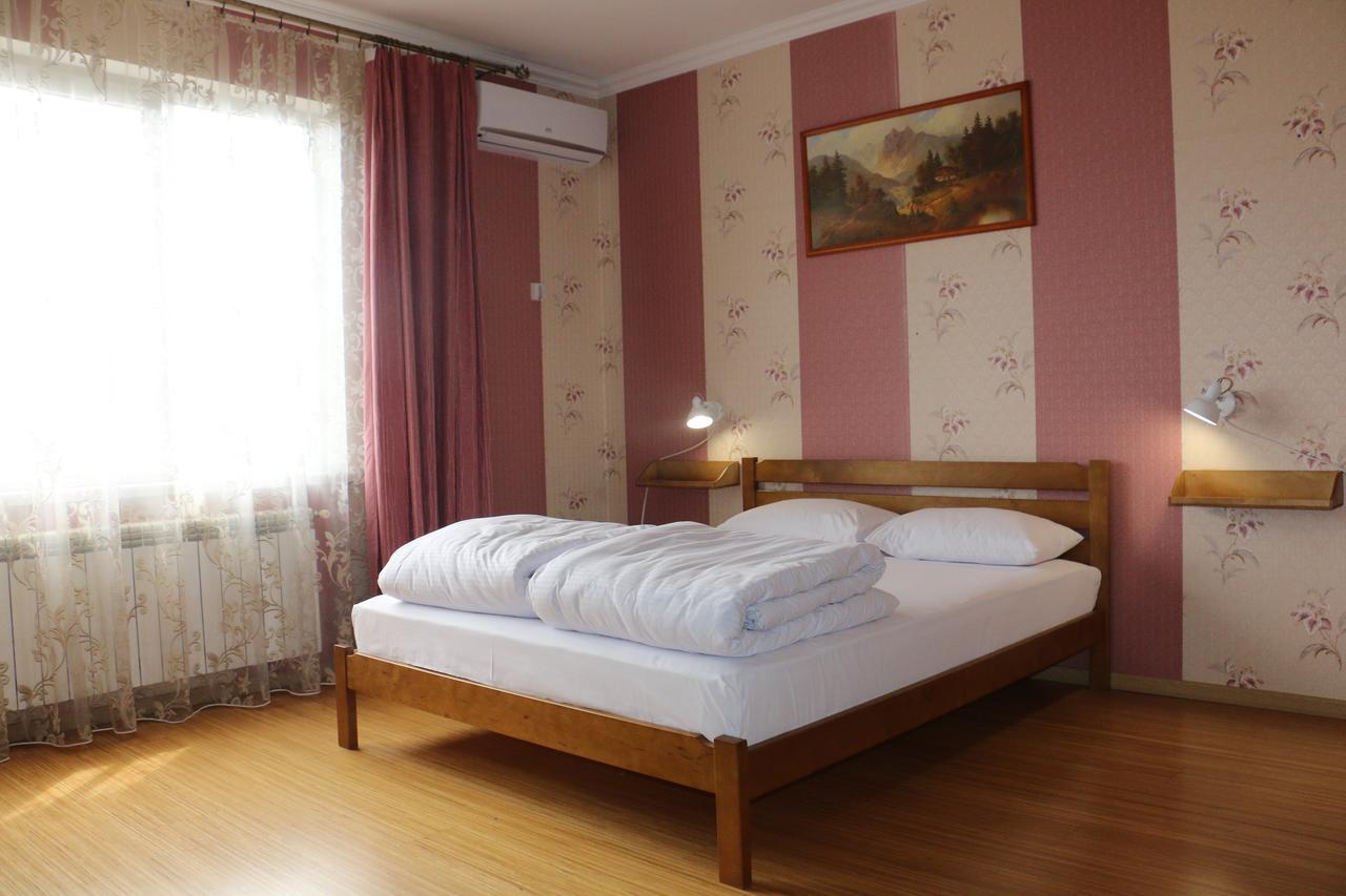 Sweet Home Hostel / Guest House Chernivtsi Exterior photo