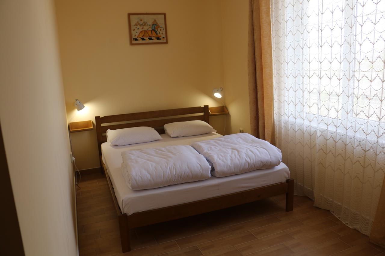 Sweet Home Hostel / Guest House Chernivtsi Exterior photo