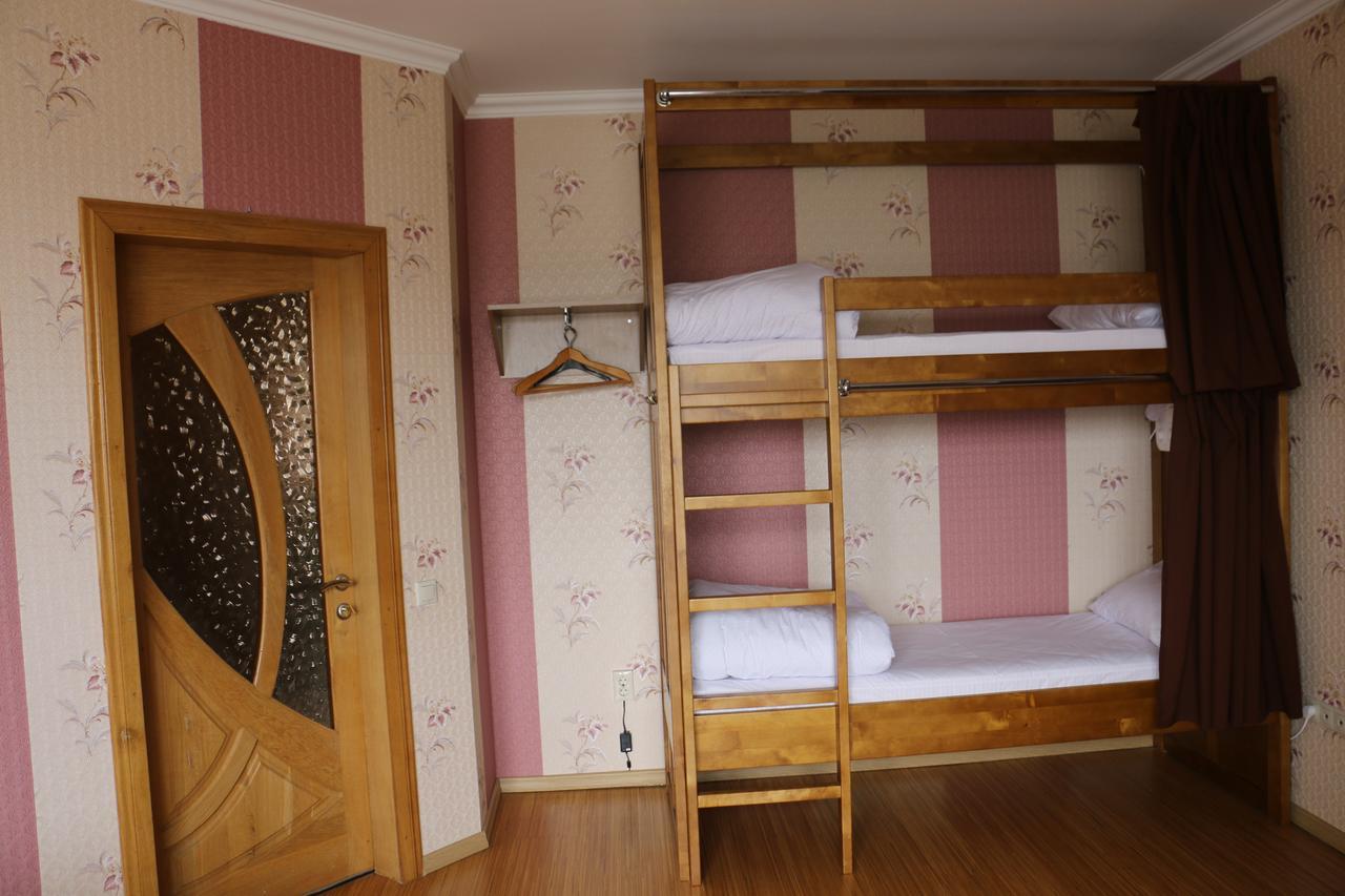 Sweet Home Hostel / Guest House Chernivtsi Exterior photo